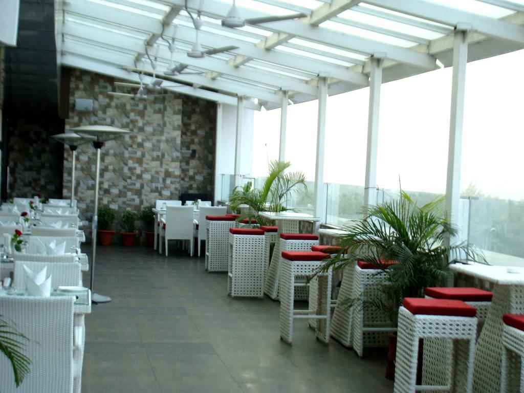 Comfort Inn Lucknow Exterior foto