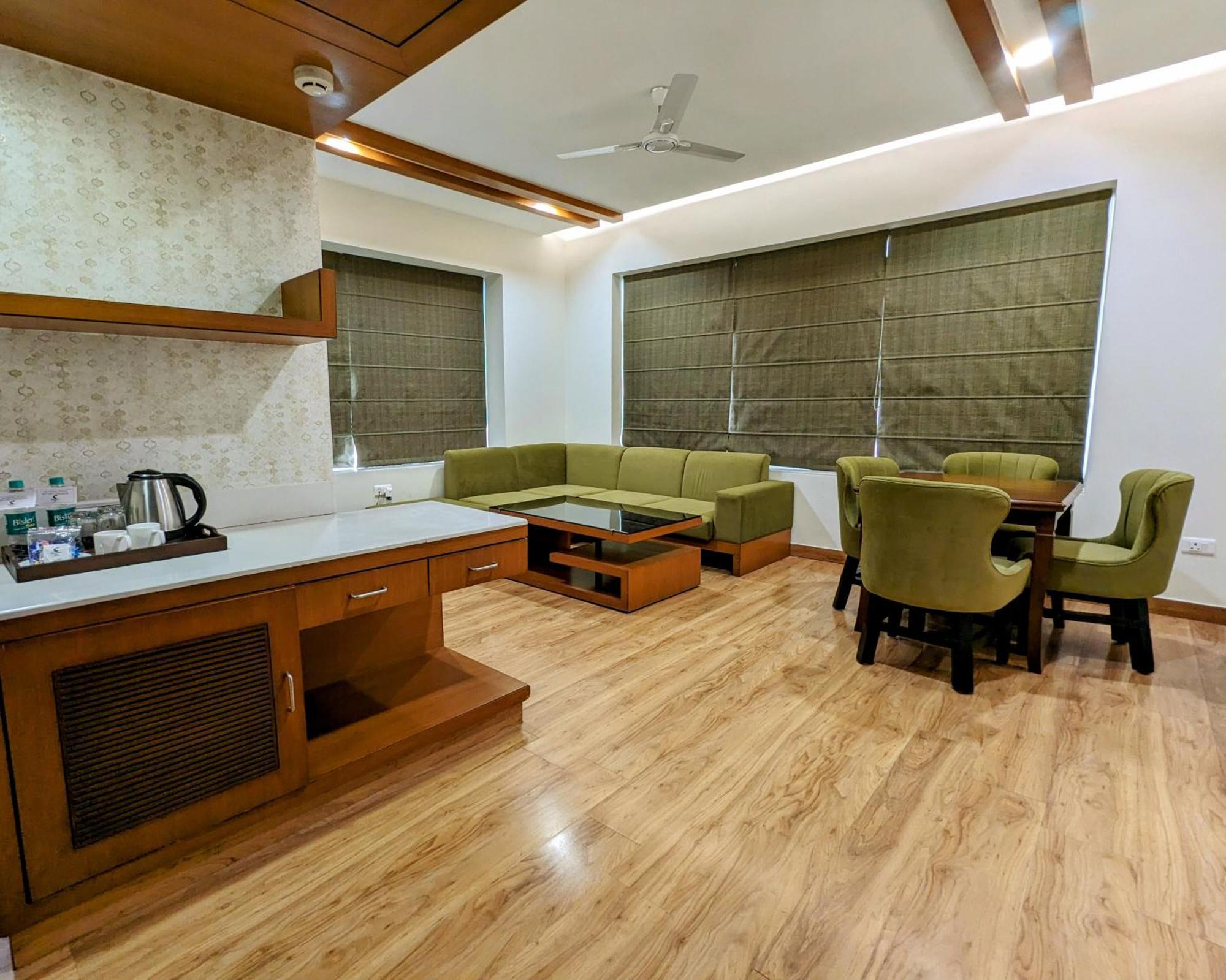 Comfort Inn Lucknow Exterior foto